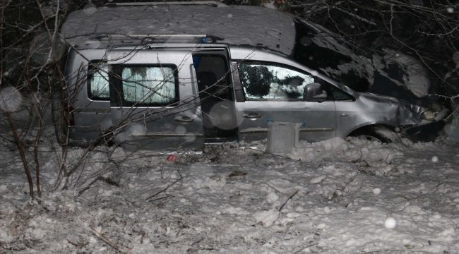 Kontrolden çıkan araç uçuruma kaydı