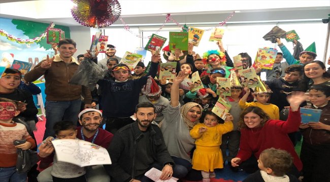 Mülteci çocuklara yılbaşı programı