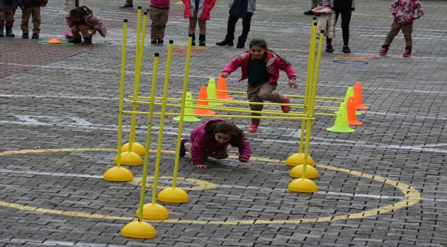Öğrenciler "Survivor" parkurunda eğlendi