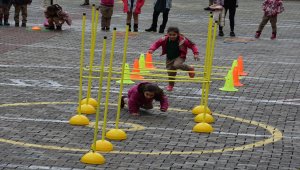 Öğrenciler "Survivor" parkurunda eğlendi
