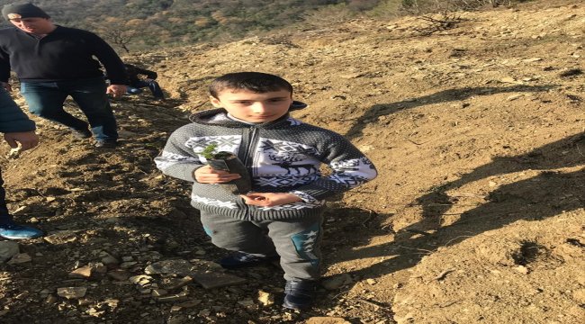 Otizmli çocuklar fidan dikti