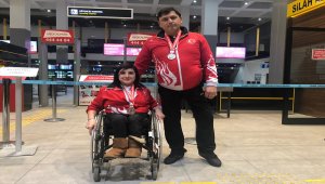 Paralimpik milli sporculara coşkulu karşılama