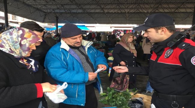 Polis pazar esnafına "sahte para"yı tanıma yolunu öğretti