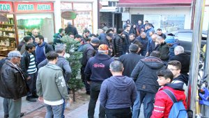 Rahatsızlanan esnafa komşuları yardım etti