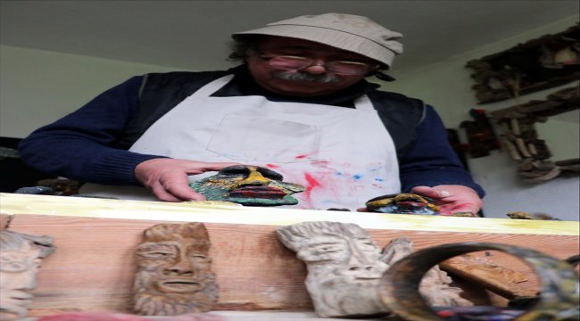 Sahilden topladıklarını "sanat eseri"ne dönüştürüyor