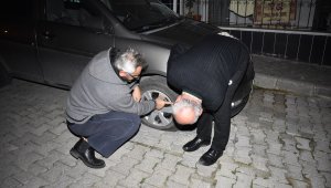 Samsun'da park halindeki araçların lastikleri kesildi
