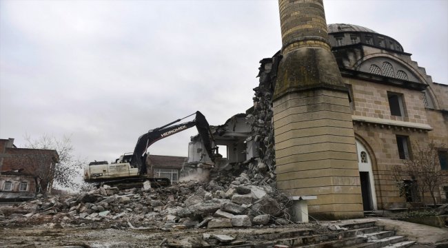 Tarihi cami yıkılıp yeniden inşa edilecek