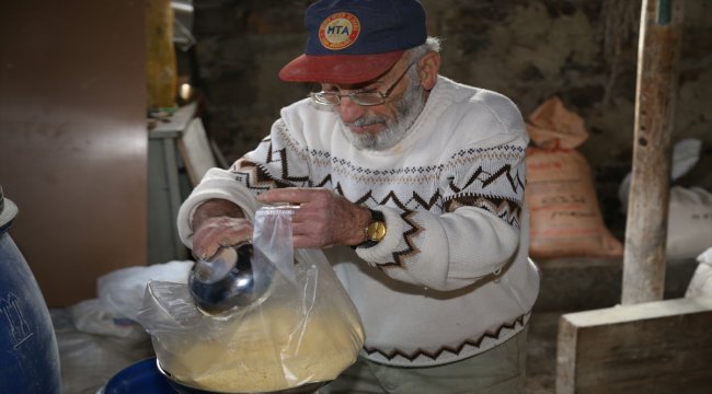 Tarihi değirmenin 78'lik emektarı