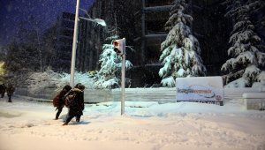 Tokat'ta kar yağışı ulaşımı aksattı