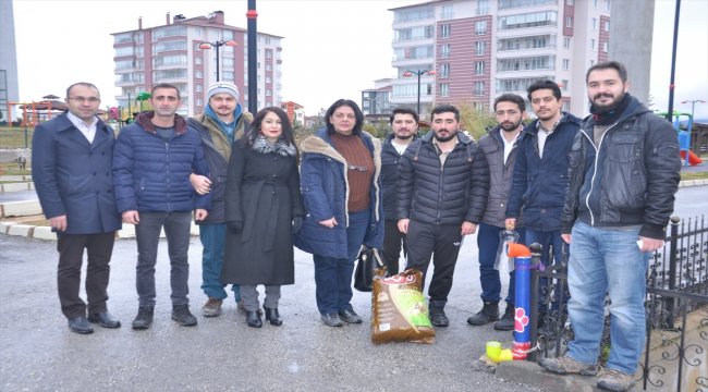 Üniversite öğrencilerinden sokak hayvanı duyarlılığı