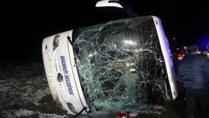 Amasya'da yolcu otobüsü devrildi: 2 ölü, 35 yaralı