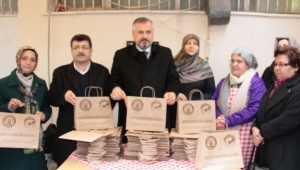 Başkan Kılıç karton çanta dağıttı