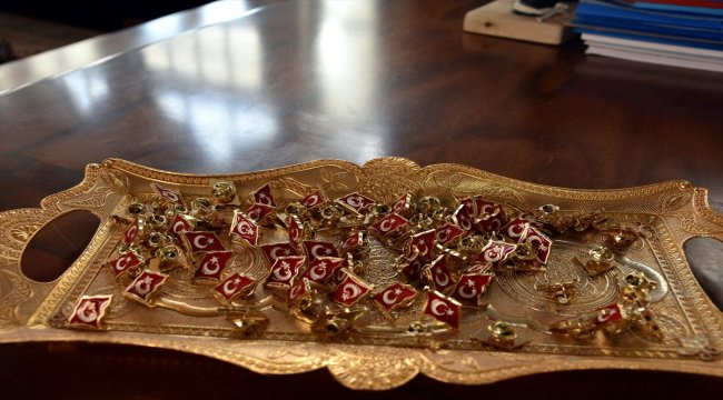 Belediye Başkanı Özcan'dan "ay yıldızlı" hediye