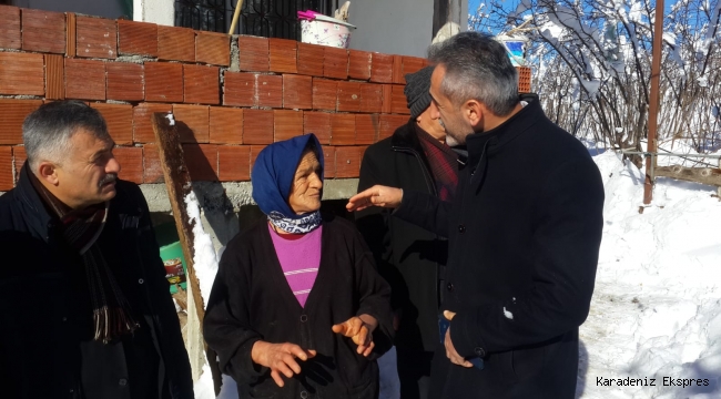 BİR MAHALLE KAYIYOR