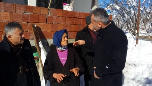 BİR MAHALLE KAYIYOR