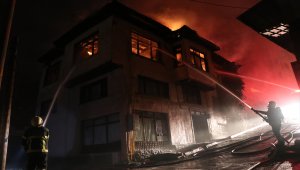 Bolu'da iki katlı ahşap binada yangın
