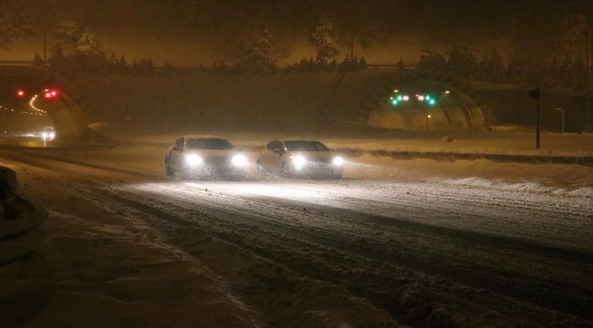 Bolu'da yoğun kar yağışı etkisini sürdürüyor