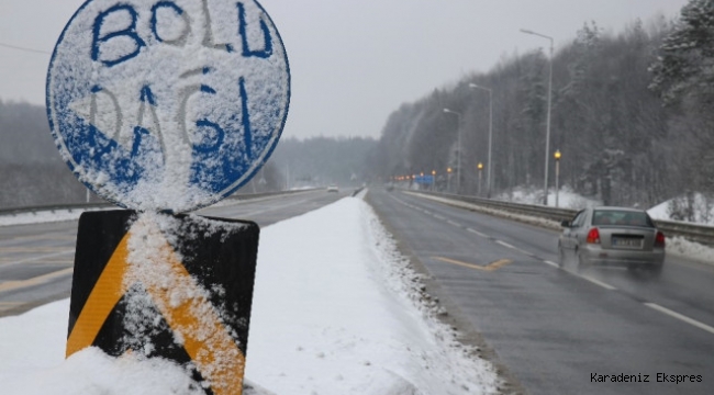 Bolu Dağı'nda kar yağışı aralıklarla etkili oluyor
