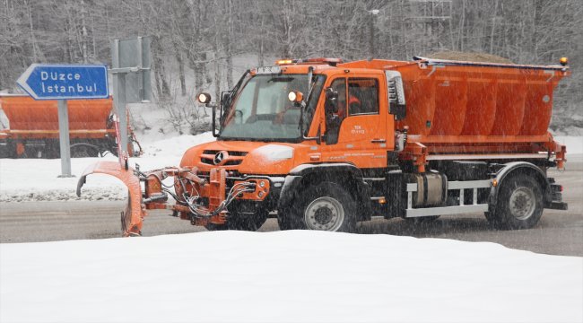 Bolu Dağı'nda kar yağışı etkili oluyor