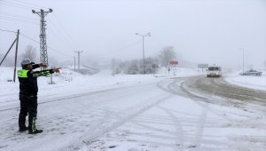 Bolu Dağı kesimi İstanbul yönü, iki tırın makaslaması sonucu ulaşıma kapandı