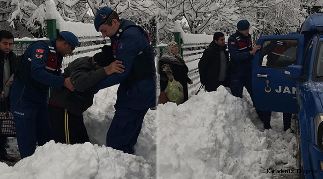 Diyaliz hastasının yardımına jandarma yetişti