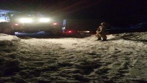 Donma tehlikesi geçiren vatandaşları jandarma kurtardı