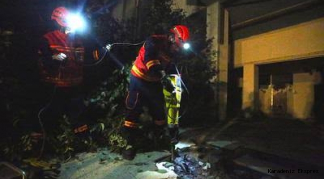 Düzce'de akşam karanlığında deprem tatbikatı