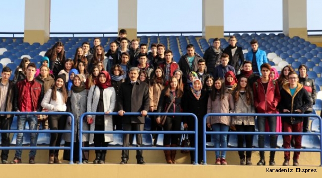 Düzce Turgut Özal Anadolu Lisesi öğrencileri, Düzce Üniversitesini (DÜ) ziyaret etti