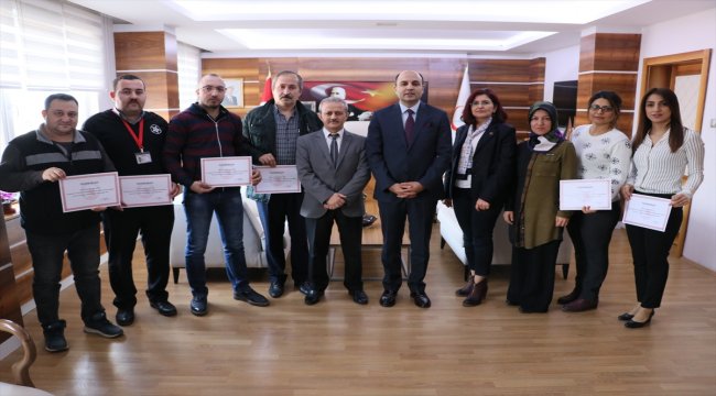 Fedakar sağlık personeline teşekkür belgesi