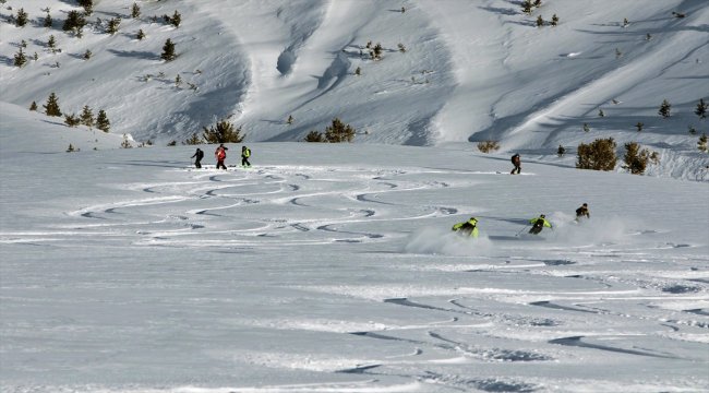 Heliski tutkunları Kaçkarlara hayran kaldı