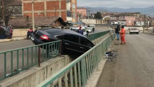 Karabük'te otomobil su kanalına düştü