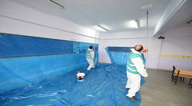 Karabük'te yükümlüler okulların bakımını yapıyor