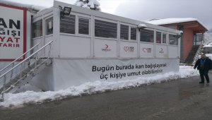 Kızılay kan bağışı mobil aracı Kaynaşlı'da