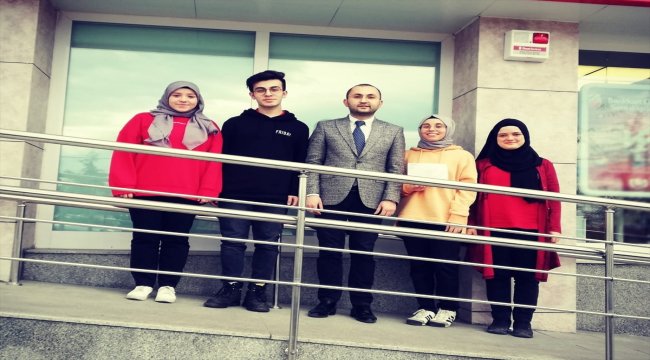 Öğrencilerden Darüşşafaka Cemiyetine bağış