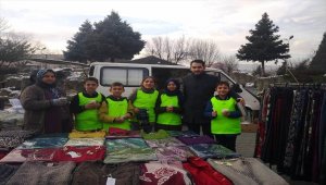 Öğrencilerden esnafa çay ikramı
