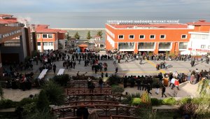 Öğrencilerden hamsi festivaline yoğun ilgi