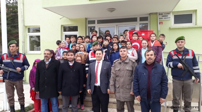 Öğrencilerden jandarmaya ziyaret