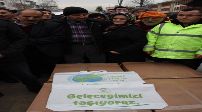 Ordu'da vatandaşlara bez çanta dağıtıldı