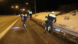 Polis yolda uyuşturucu aradı