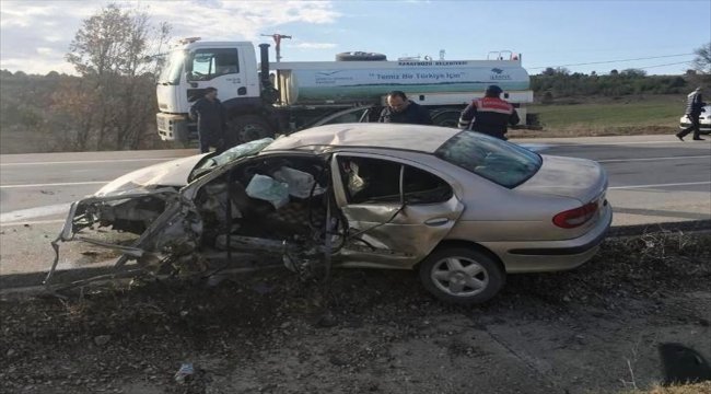 Sinop'ta iki otomobil çarpıştı: 1 ölü, 4 yaralı