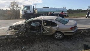 Sinop'ta iki otomobil çarpıştı: 1 ölü, 4 yaralı