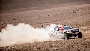 Toyota, Dakar Rallisi'nde liderliğe yükseldi