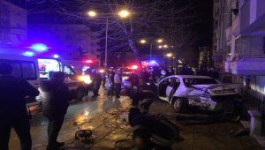 Trafik kazasında otomobile sıkışan sürücü kurtarıldı