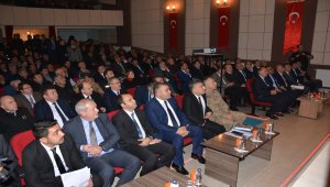 Vali Sarıfakıoğulları muhtarlarla toplantıda bir araya geldi