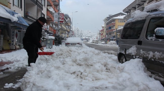 Kar yağışı nedeniyle Karabük, Sakarya, Düzce ve Zonguldak'ta 545 mahalle ve köy yolu ulaşıma kapandı