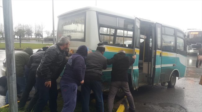 Zonguldak'ta trafik kazası: 4'ü öğrenci 5 yaralı
