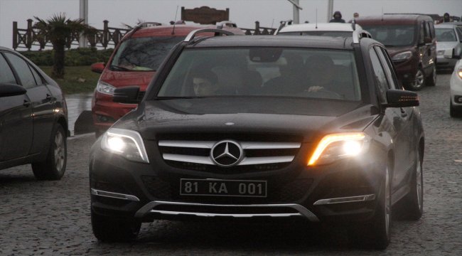 Belediye Başkanından otostop çeken öğrencilere jest