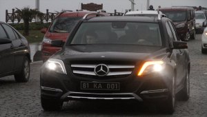 Belediye Başkanından otostop çeken öğrencilere jest