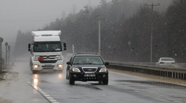 Bolu Dağı'nda kar yağışı