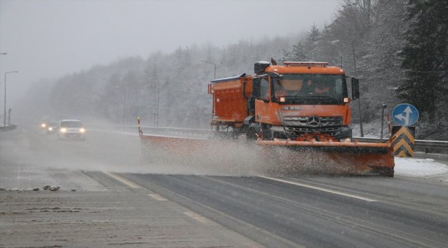 Bolu Dağı'nda kar yağışı